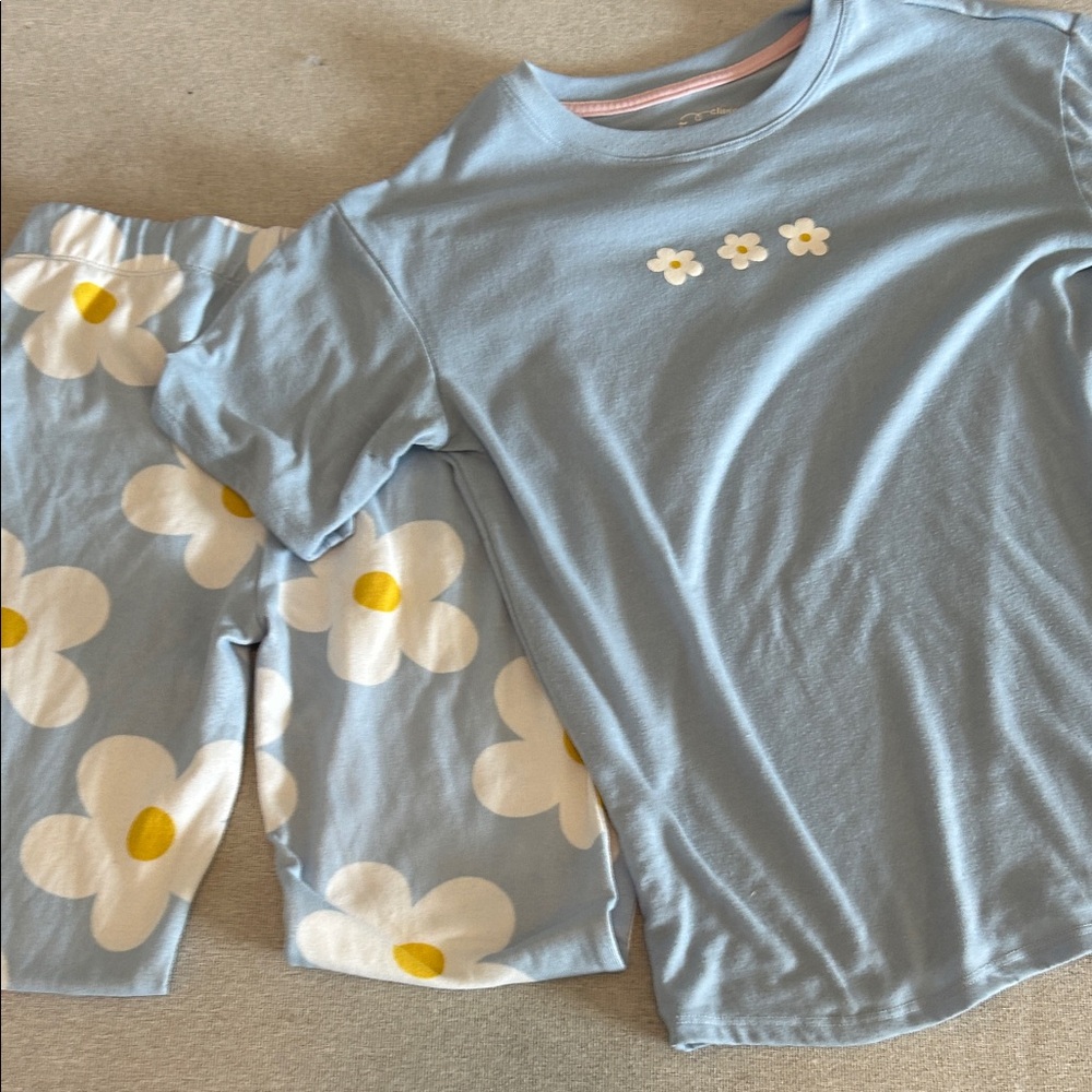 Art Class Light Blue and White Daisy Pajama Set